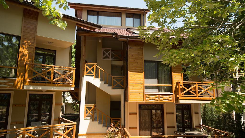 Village Aparthotel *