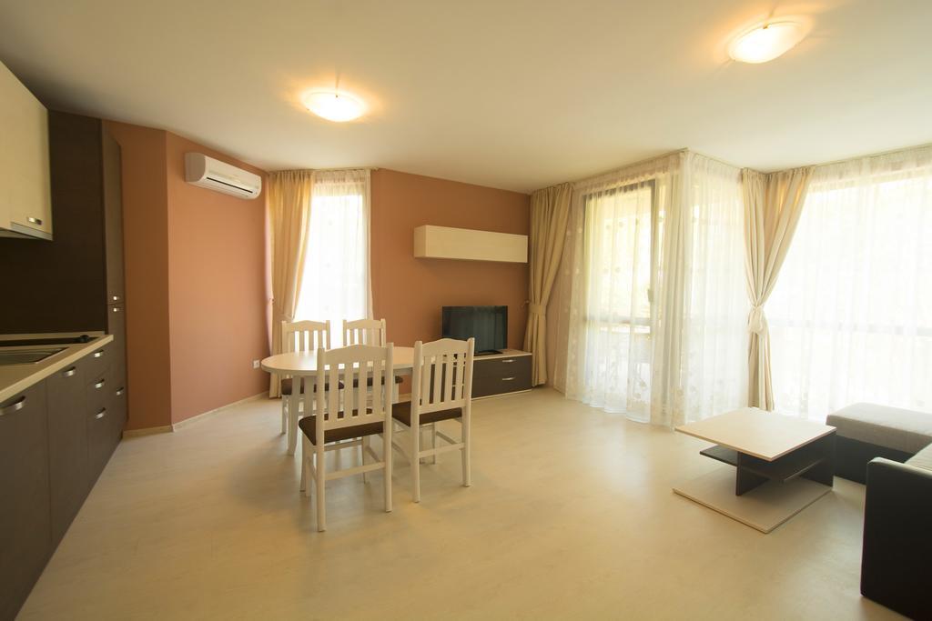 Aparthotel Village *