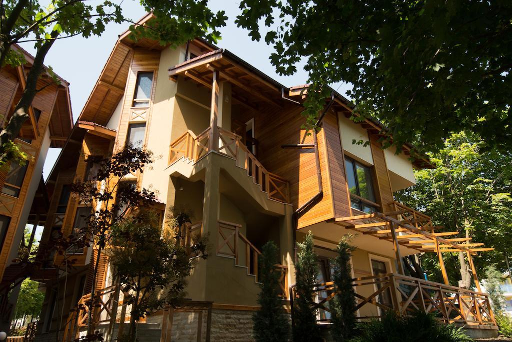 Village Lozenets